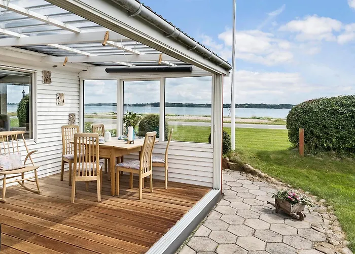 Vakantiehuis 2 Bedroom Stunning In *